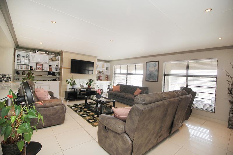 3 Bedroom Property for Sale in Reebok Western Cape